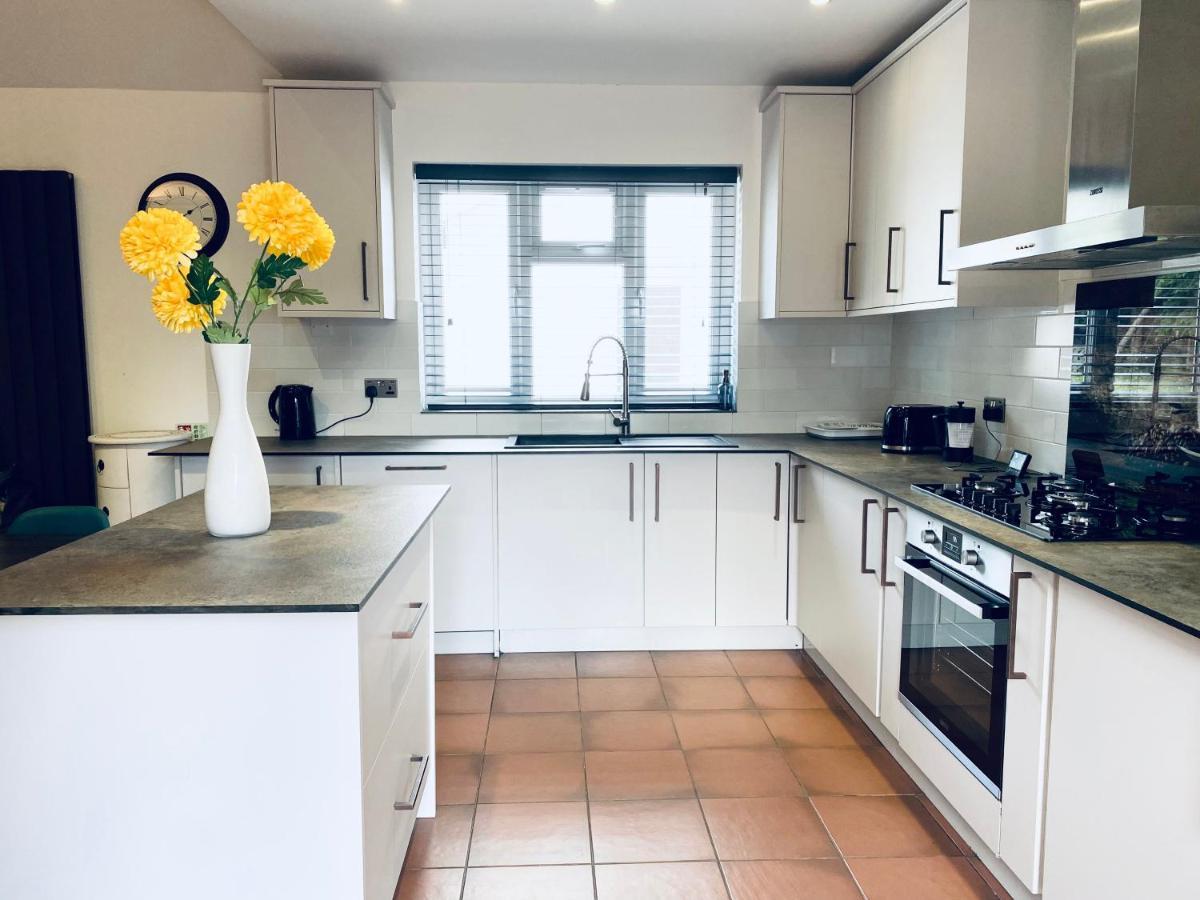 5 Bedroom Bungalow Ascot Racecourse Buitenkant foto