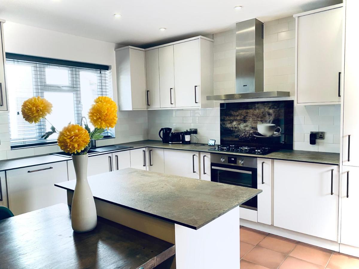 5 Bedroom Bungalow Ascot Racecourse Buitenkant foto